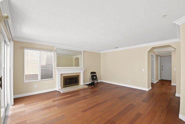 Building Photo - Stunning 4BR/3BA in Central Park Featuring Main-Level Bedroom & Bath!