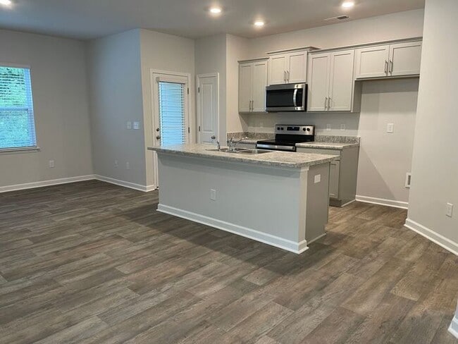 Building Photo - 2130 New Garden Rd