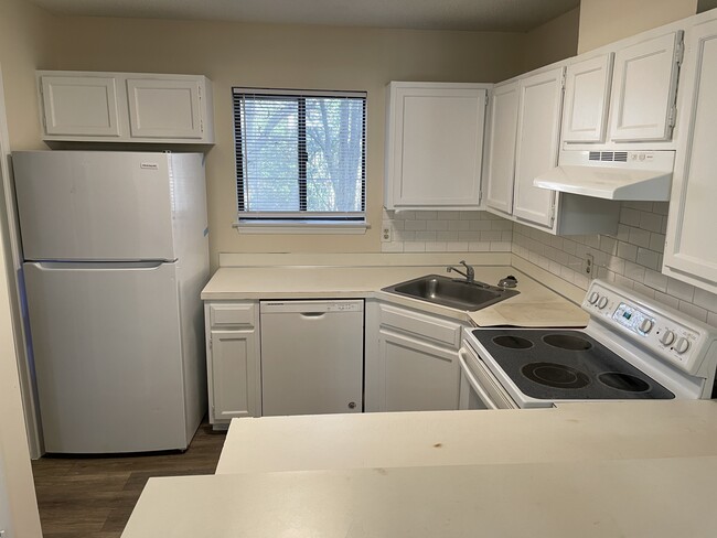 Building Photo - 8719 Sharonbrook Dr