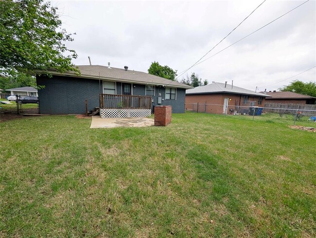 Building Photo - 2216 Hasley Dr