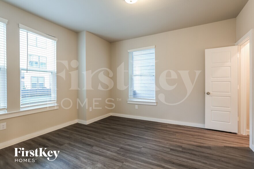 Building Photo - 18519 Centro Row