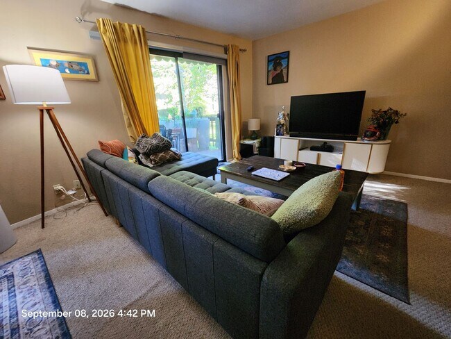 Building Photo - 493 Brassie Ave