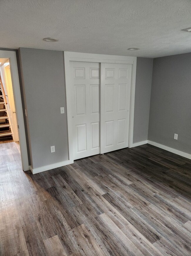 Building Photo - Aksarben 3/2 newly remodeled!