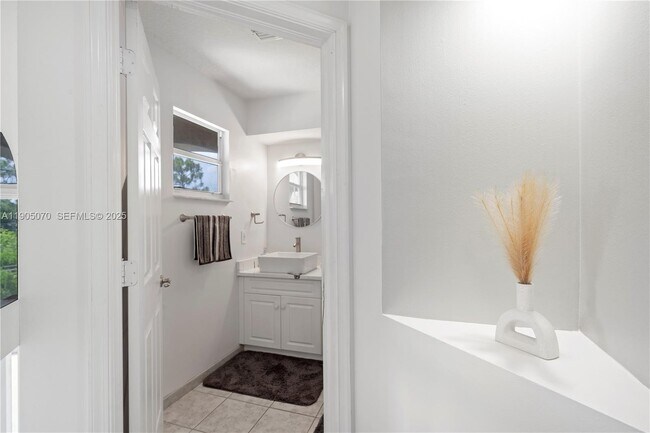 Building Photo - 17125 35th Pl N