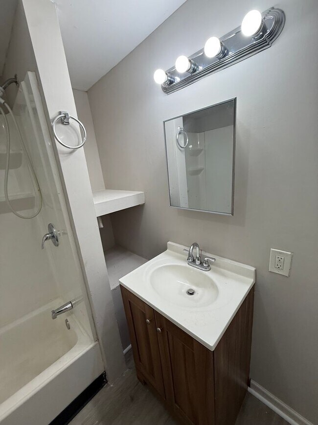 Building Photo - SECTION 8 and EDEN Accepted!! Your Newly Renovated Dream 5 Br Home Awaits!!