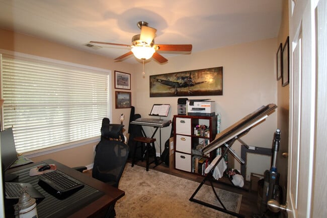 Building Photo - 1425 Mayfield Dr
