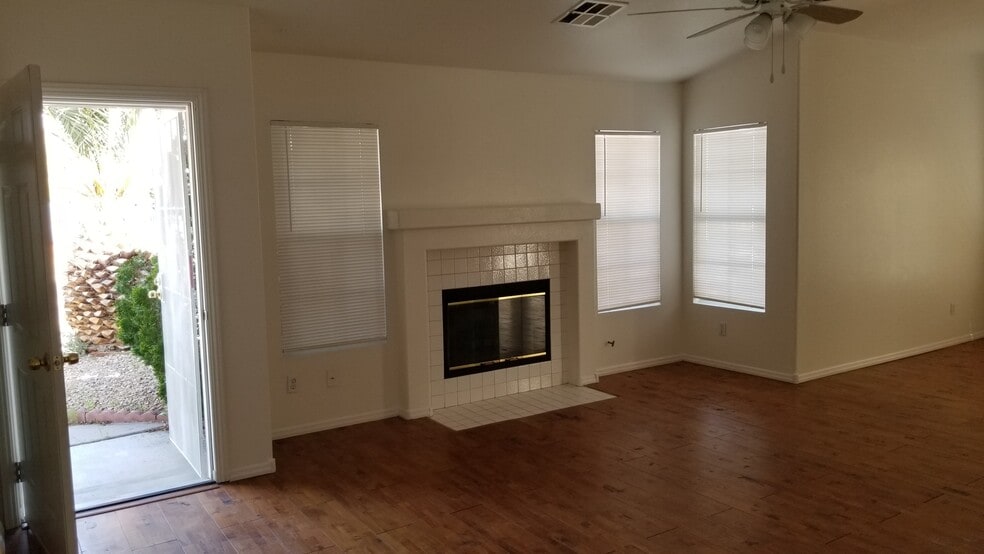 Building Photo - 6904 Luminary Dr