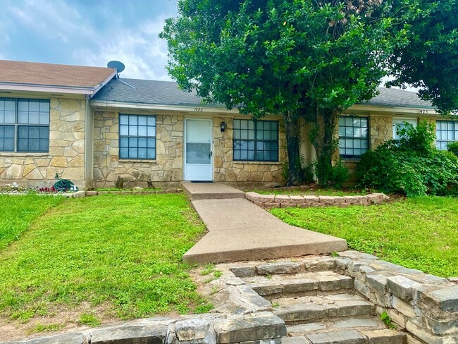 Primary Photo - Cute Townhome in Downtown Granbury
