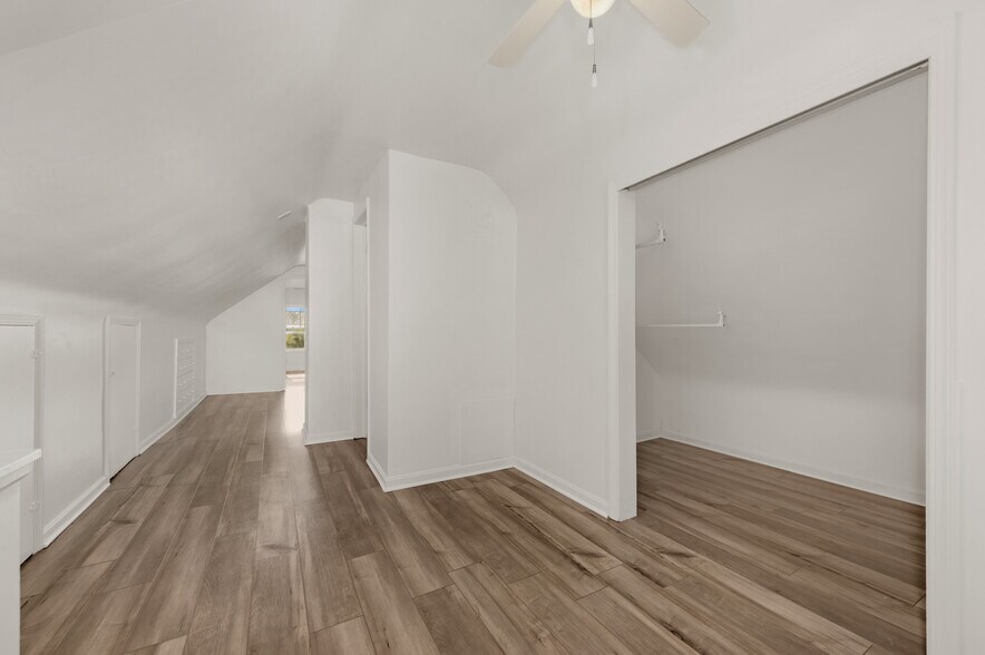 Building Photo - 2202 Wyandotte Ave