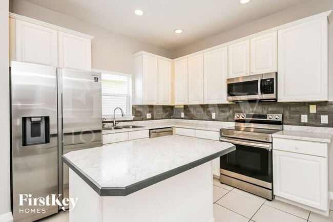 Building Photo - 763 Hacienda Cir