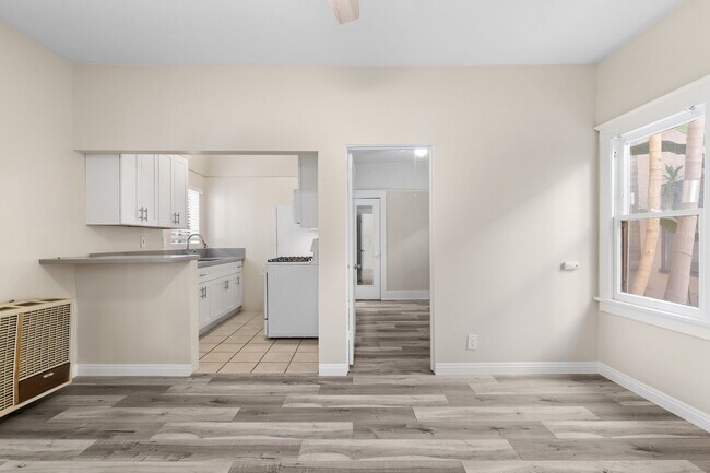 Interior Photo - 119 Orange Ave