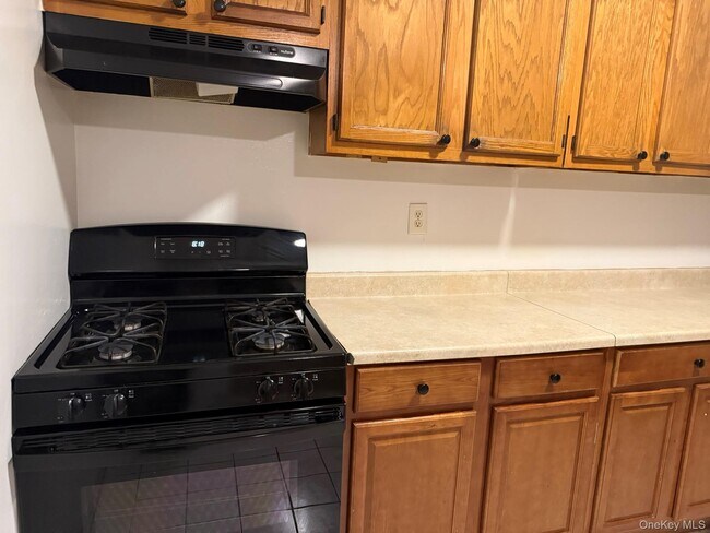 Building Photo - 189-37 37th Ave