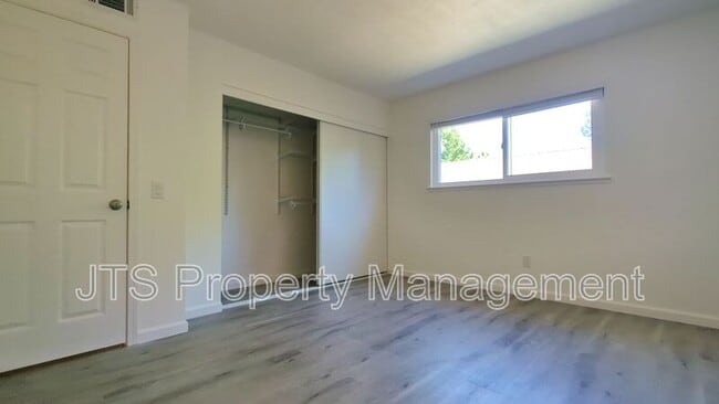 Building Photo - 10402 S White Rock Rd