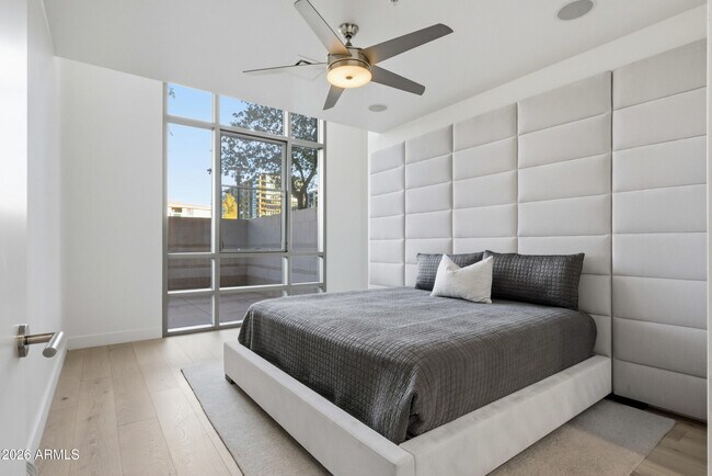 Building Photo - 15215 N Kierland Blvd