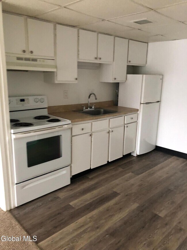 Building Photo - 19-21-21 Wells St