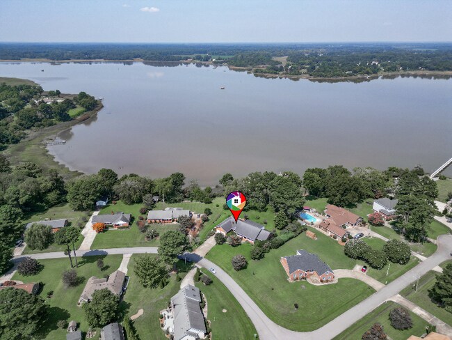 Building Photo - 4241 Rivercliff Crescent W