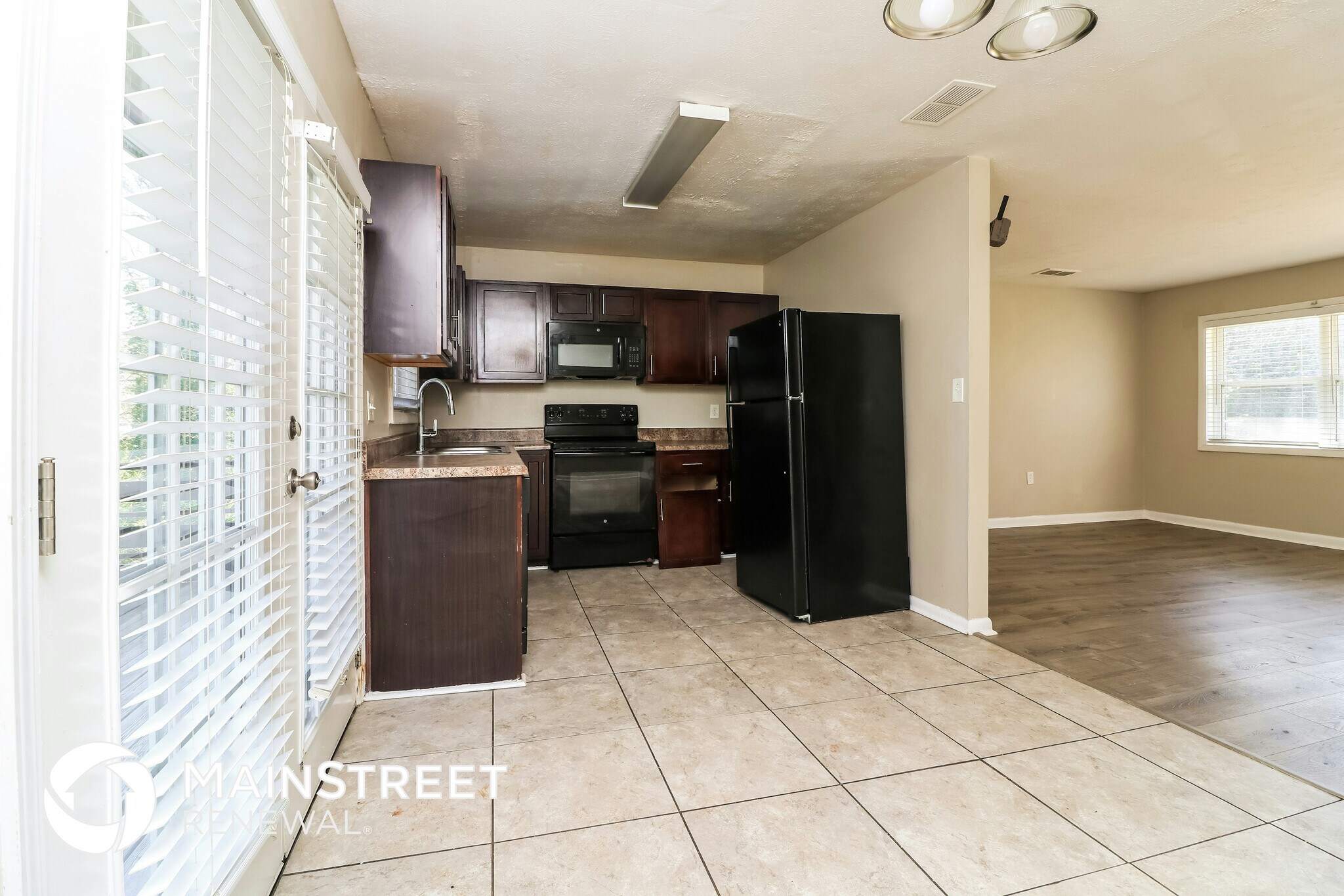 Building Photo - 4545 Sahara Dr SW