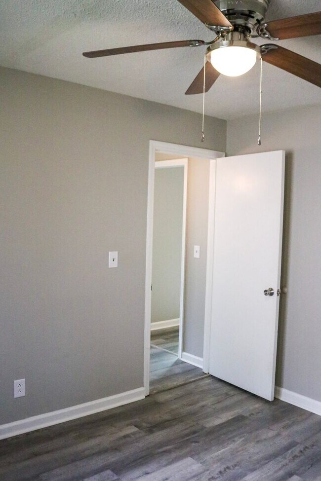 Building Photo - Gated Community Living