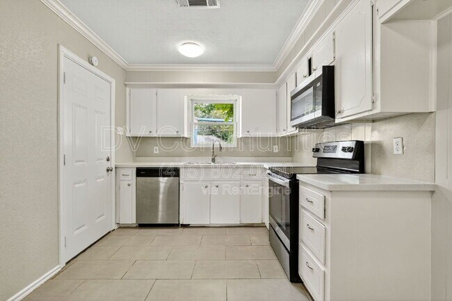 Building Photo - 709 S 7th St