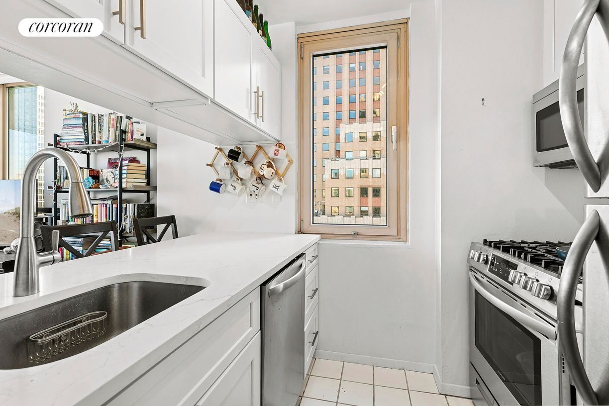 Building Photo - 350 W 50th St