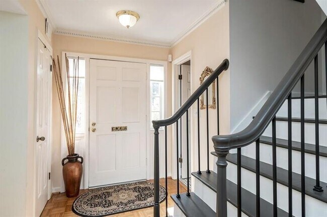 Building Photo - 1105 Clairemont Ave