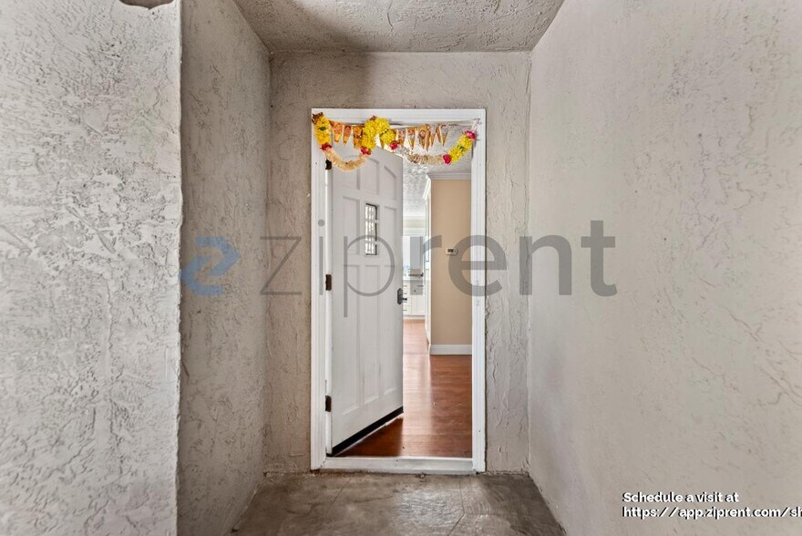 Building Photo - 3966 Dyer Rd