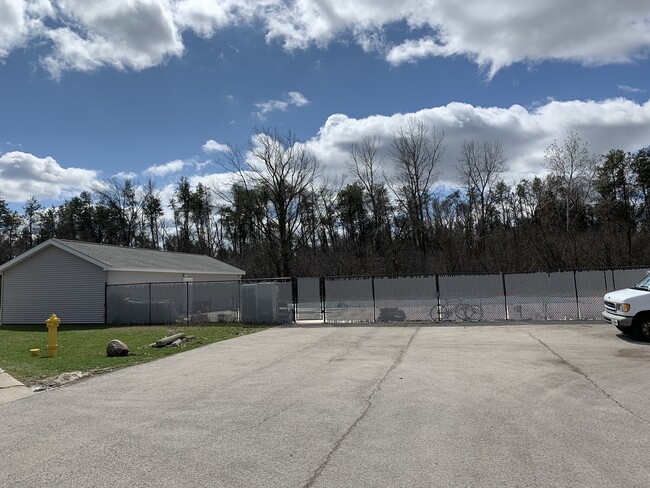 Building Photo - 16W660 Mockingbird Ln