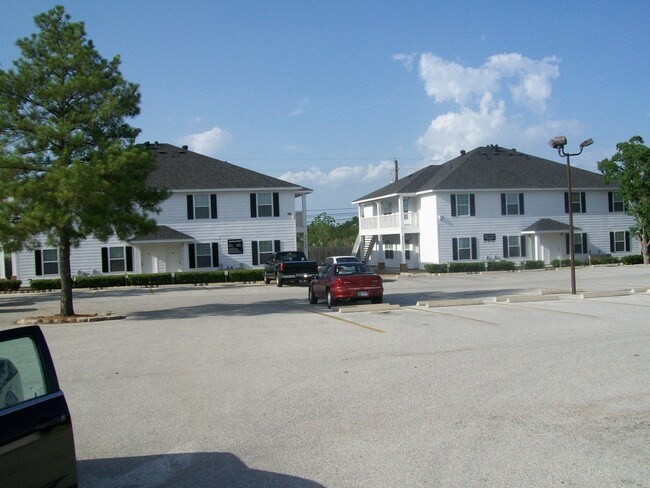 Building Photo - Empty Eye 290 Apartments