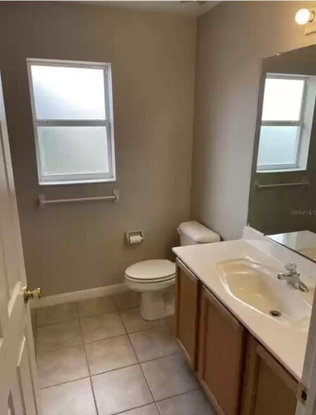 Guest Bathroom - 4492 Adelaide Ave