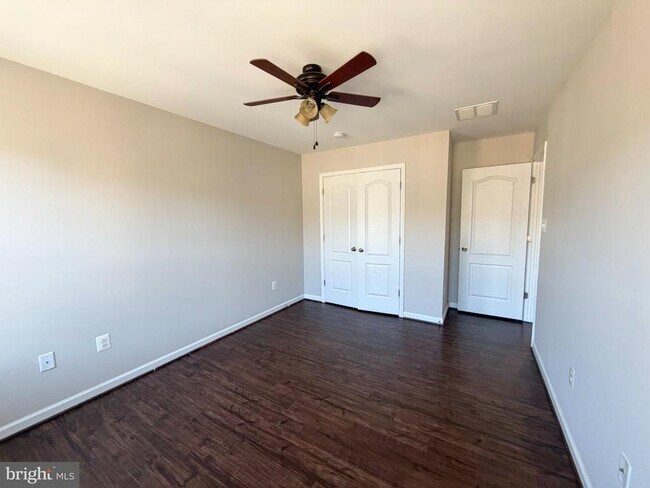 Building Photo - 1607 Sun High Terrace