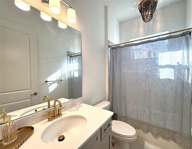 Building Photo - 17510 Jadestone Ct