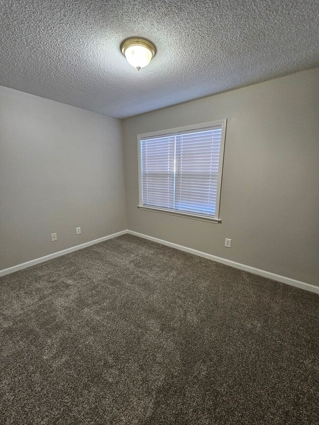 Building Photo - 2 BR Condo in Thomasville!