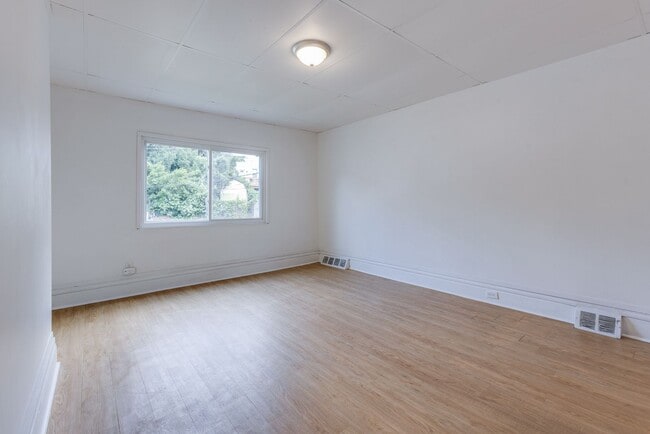 Building Photo - Available JULY 2026 - Renovated 3 Bedroom Home w/ Parking in Mt. Washington!