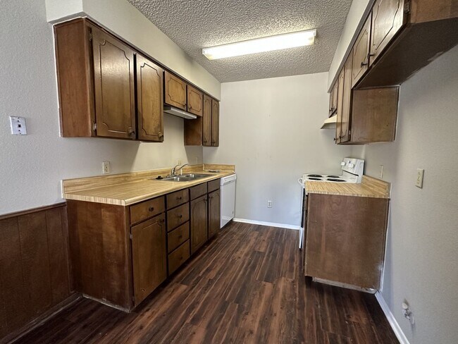 Building Photo - 1007 Southmoor Dr