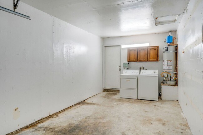 Building Photo - Updated Orangevale Duplex with Private Yard and Garage!