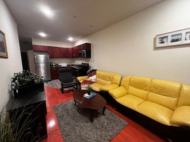 Primary Photo - 678 N 33rd St