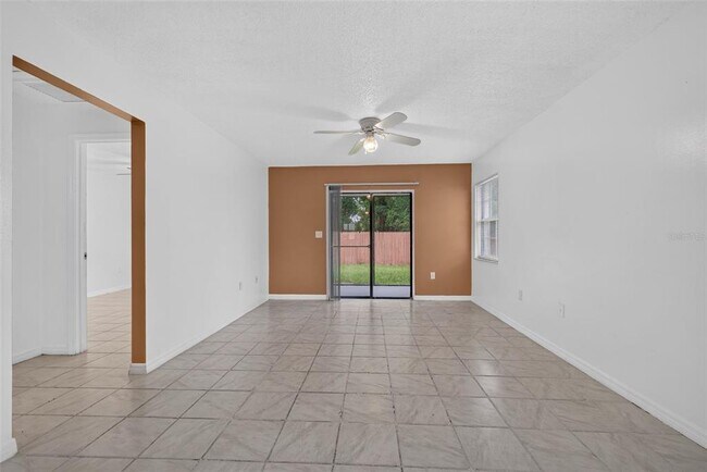 Building Photo - 658 Royalty Ct