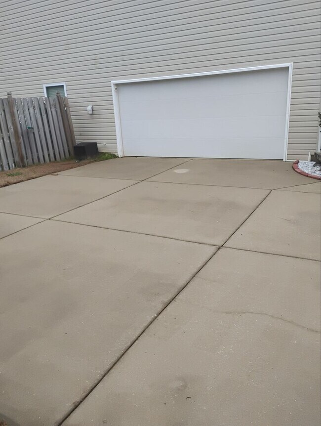 Building Photo - Modern-Lux Style 4BR/2.5BA House