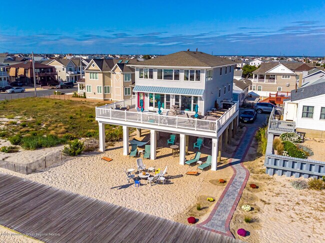 Building Photo - 2102 Oceanfront