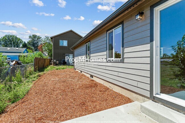 Building Photo - Brand New Home in Salem – 3BR with Central...