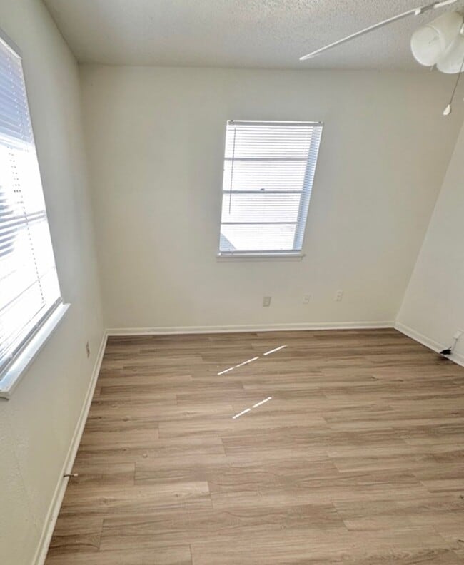 Building Photo - AVAILABLE NOW!