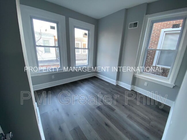 Building Photo - 5257 Addison St