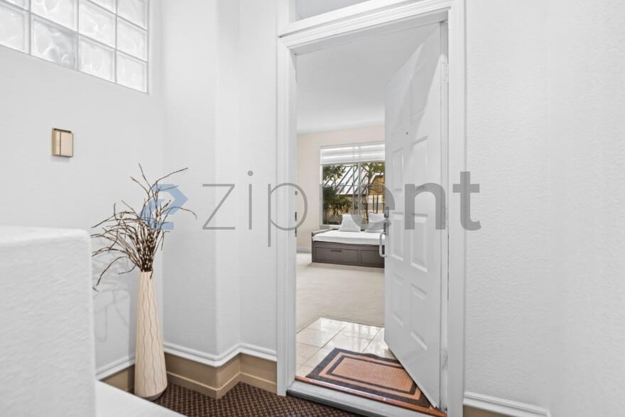 Building Photo - Unit 219