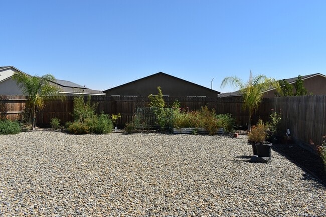 Building Photo - 4554 Iris Ct