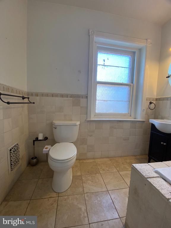 Building Photo - 416 S 45th St
