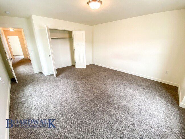 Building Photo - Stunning 3 Bed Townhome in Herriman