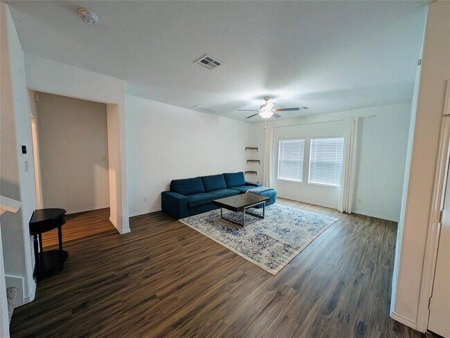 Building Photo - 100 Red Buckeye St