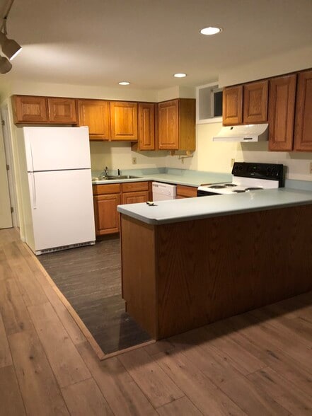 Primary Photo - 150 Park Dr
