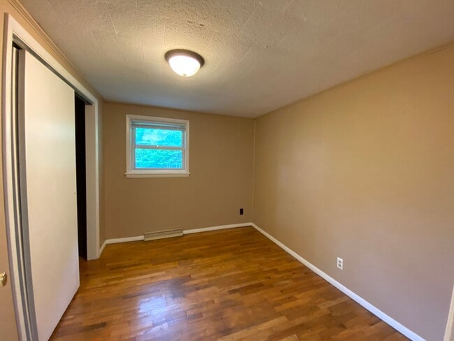 Building Photo - Available Aug 28th , 2026!