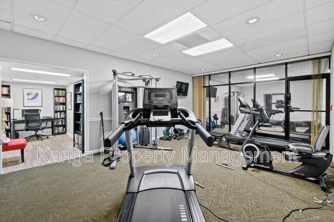 Building Photo - 2425 Presidential Way